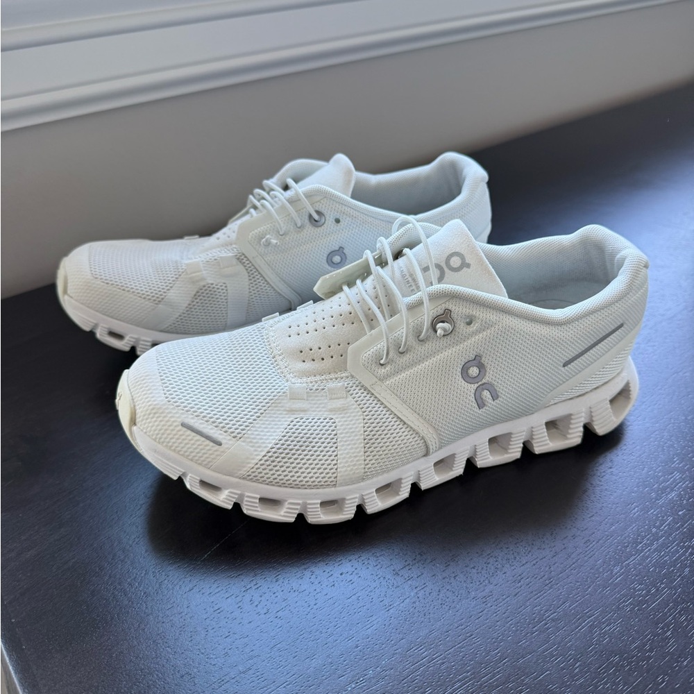 On Running White Sneakers cloud 6